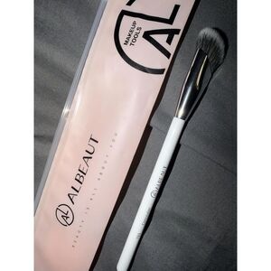 193 White Angled Under Eye Makeup Precision Face Blending concealer brush